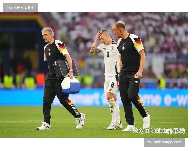 阿尔及利亚后卫红牌停赛,达马克主帅需在锋线选择中做出决策 阿尔及利亚后卫红牌停赛,达马克主帅需在锋线选择中做出决策